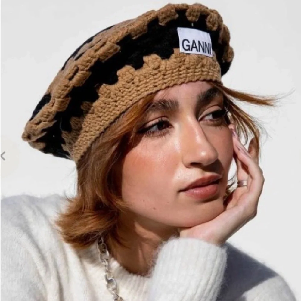 GANNI Lambswool Crochet Beret - Picture 4 of 8